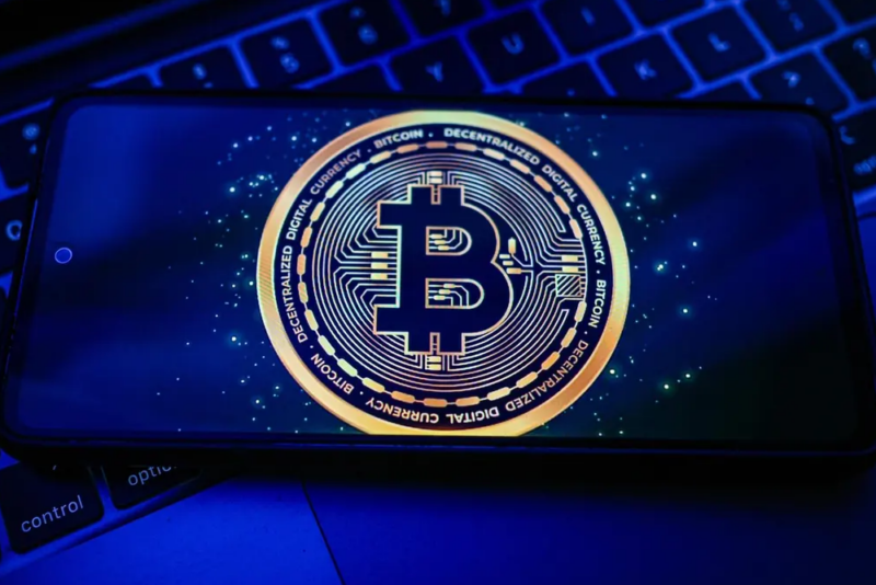 Bitcoin Hits $80,000 Milestone as Dollar Weakens