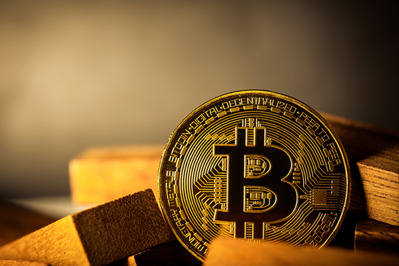 Bitcoin Holds Above $77,000 as Weekly ETF Inflows Reach $1.9B